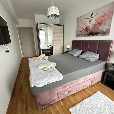 Apartment Thomas Two Bedroom Apartment-private Parking