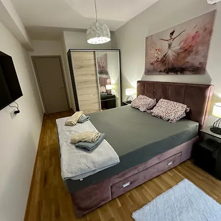 Thomas Two Bedroom Apartment-private Parking Apartment Skopje