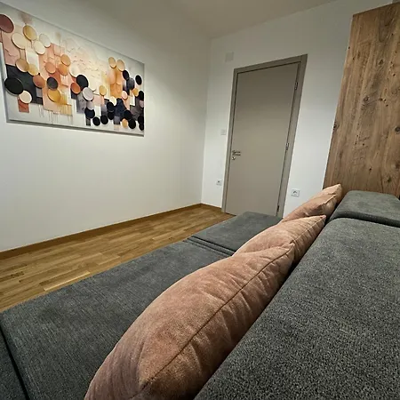 Thomas Two Bedroom Apartment-private Parking Apartment *
