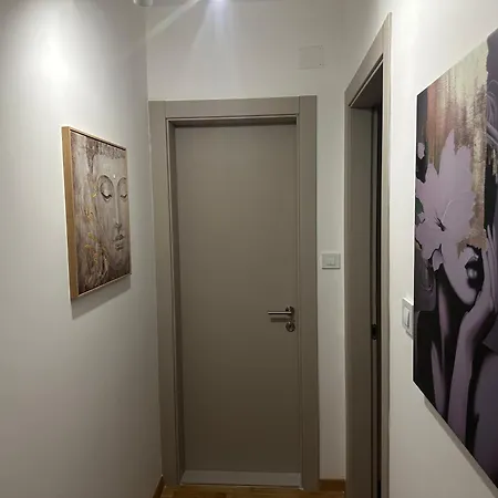 Apartment Thomas Two Bedroom Apartment-private Parking *