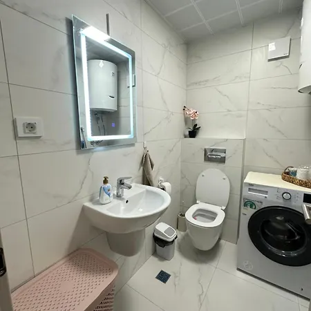 Thomas Two Bedroom Apartment-private Parking Apartment