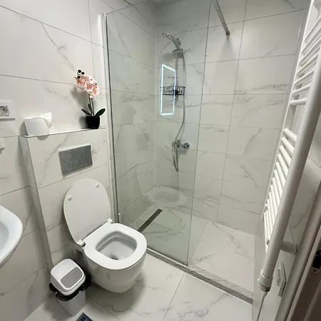 Apartment Thomas Two Bedroom Apartment-private Parking *