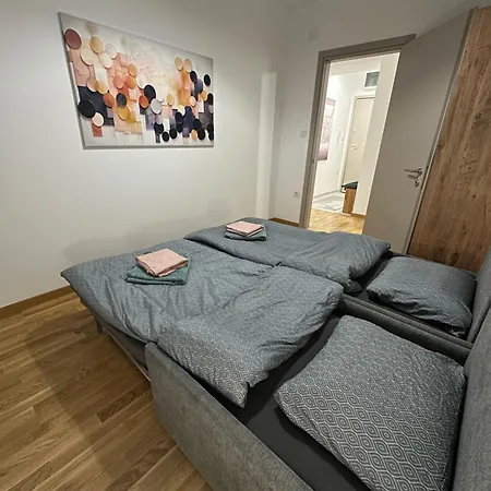 Apartment Thomas Two Bedroom Apartment-private Parking