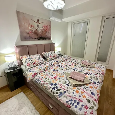 Thomas Two Bedroom Apartment-private Parking Apartment Skopje